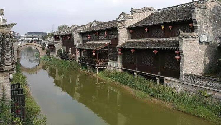 裙上繁花